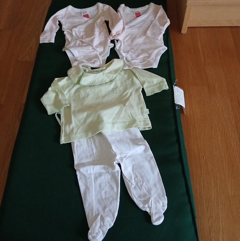 Onesies / Bodysuit long sleeve Preemie x 2 + Green Outfit with white pant Used